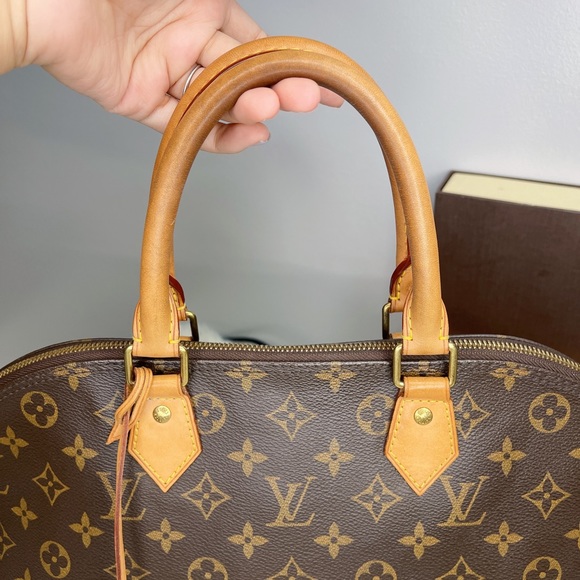 Louis Vuitton Alma Gm monogram Handbag - Picture 14 of 16